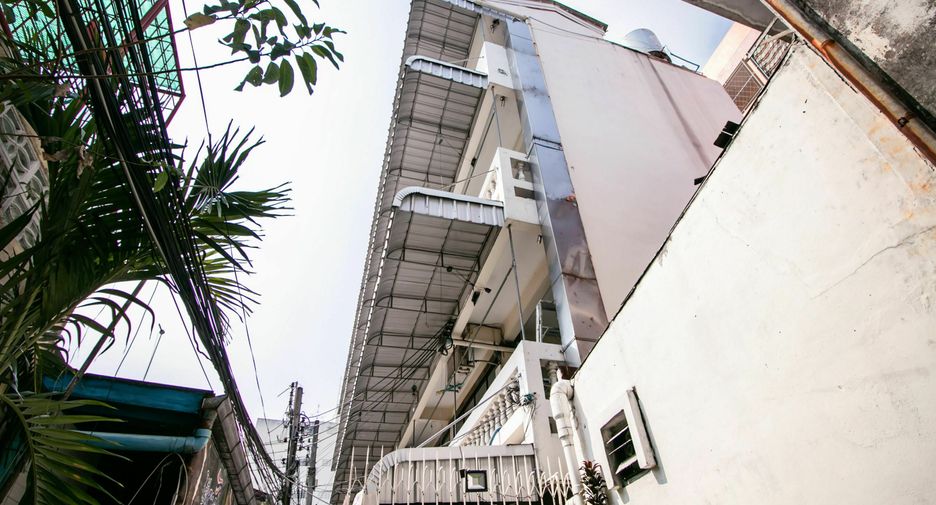 MRT Phetkasem 48 Place