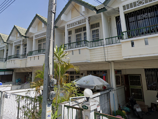Ban Thip Town House