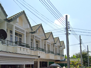 Ban Thip Town House