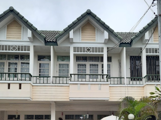 Ban Thip Town House