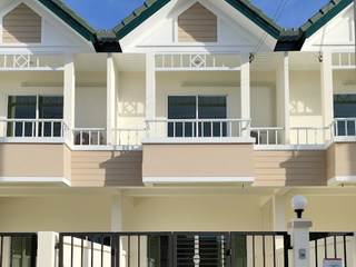 Ban Thip Town House