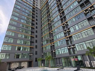 The Strand Indeed Condo Sriracha