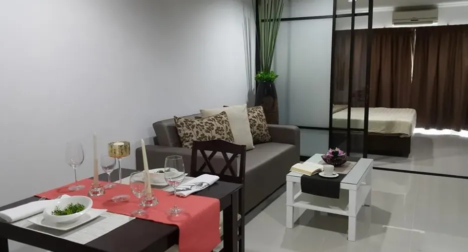 บ้านกลาง