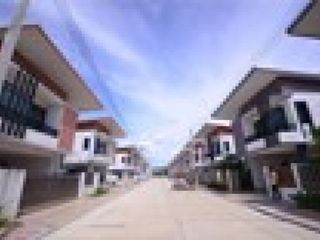 Haus Suthathip (Khlong Hae)