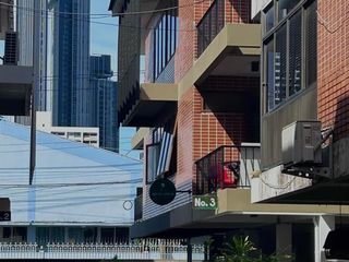 Brown Brick Thonglor