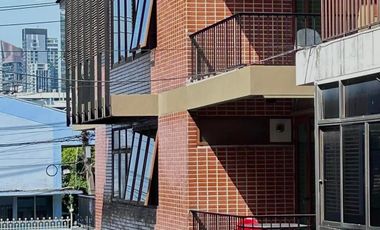 Brown Brick Thonglor