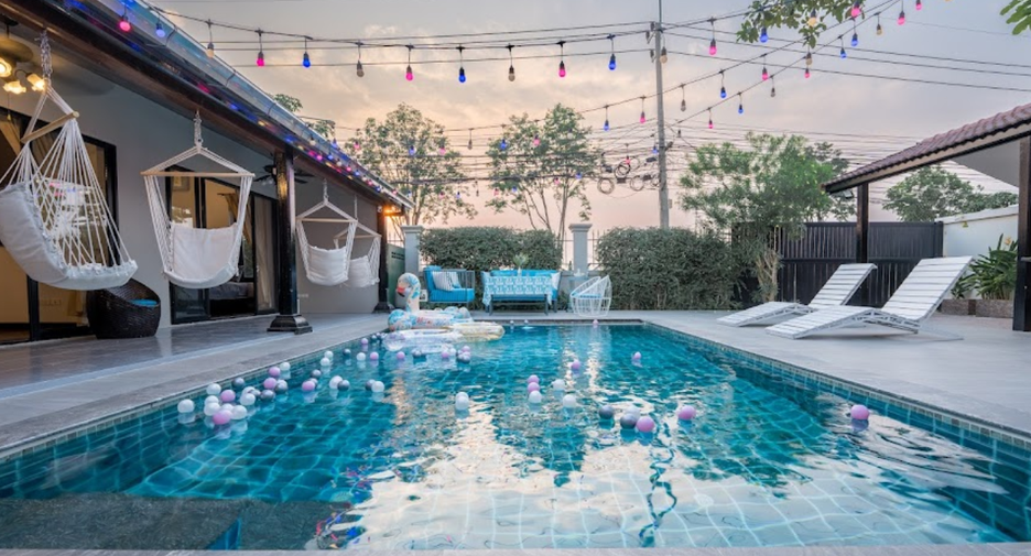 The Lake Pool Villa