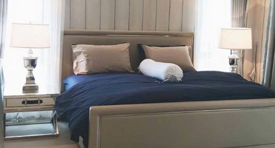 Pillow 142 The Riverside