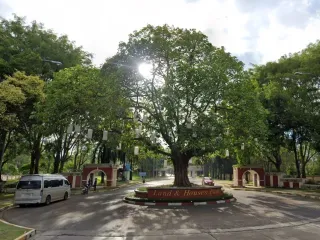 Chaiyapruek Land and House Park