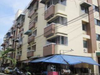 Uea Pracha Condo Town Building 12