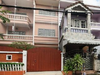 Baan Butsabakam Village