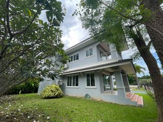 Thanaporn Lake Home