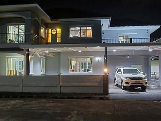Thanaporn Lake Home