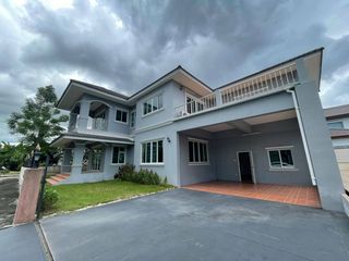 Thanaporn Lake Home