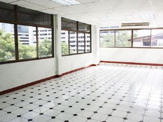 Pornphiwat Building