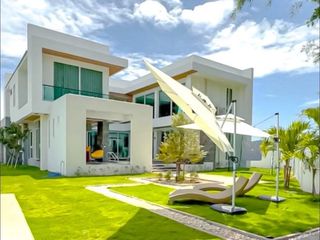 De Flourishing Hill Pool Villa