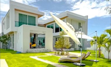 De Flourishing Hill Pool Villa