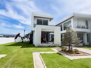 De Flourishing Hill Pool Villa