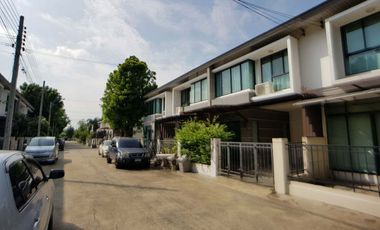 The Villa Bangbuathong