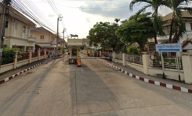 Baan Aunrak Pak Kret
