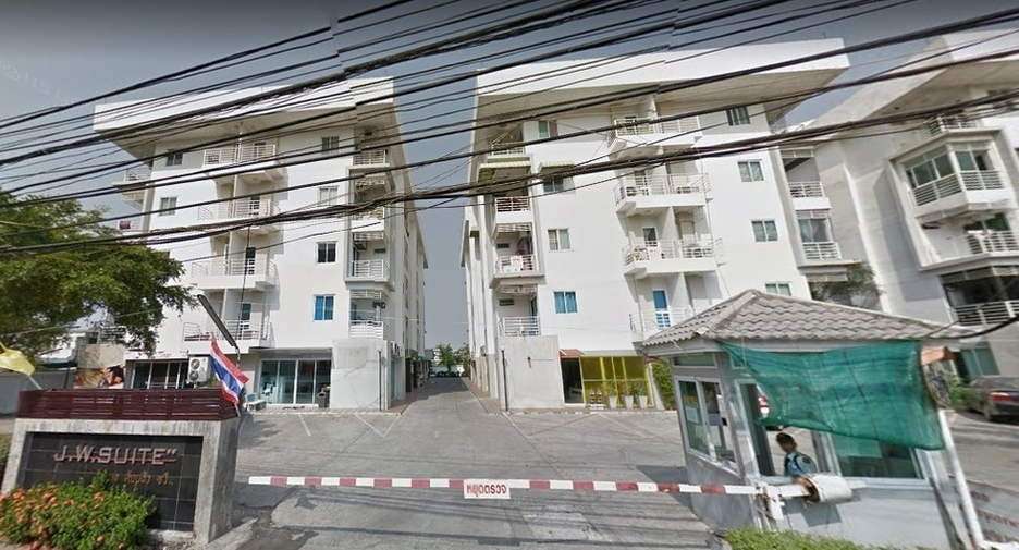 J.W. Suite Chok Chai 4
