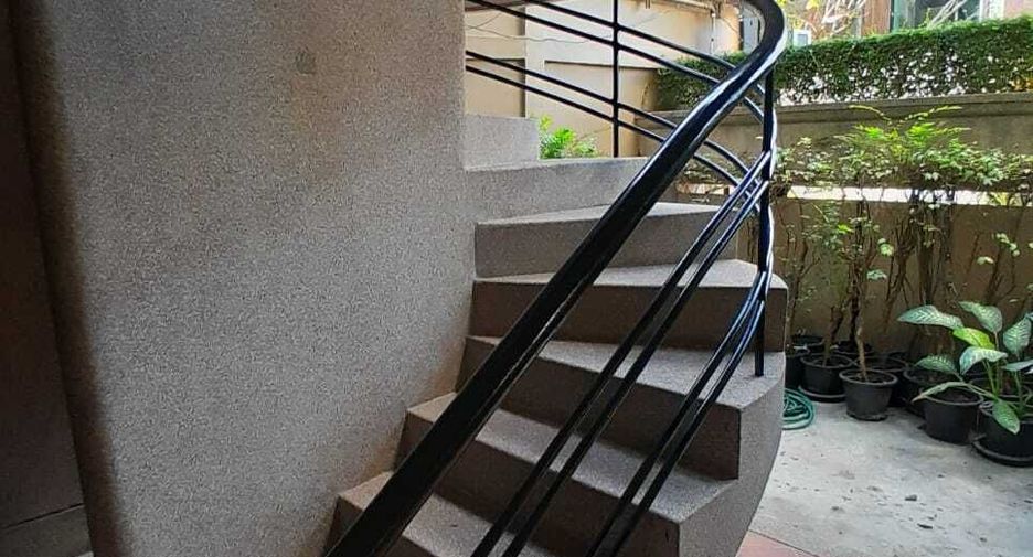 Serpentine Residence