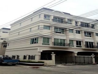 GRAND DE VILLE SRINAKARIN