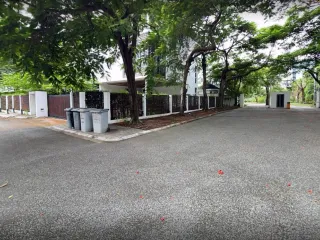 Srinakarin Park