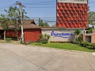 Красивый дом у ручья, 8 Пхуттамонтхон Сай 4