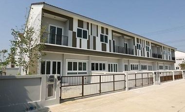 Suetrong Cozy Townhome