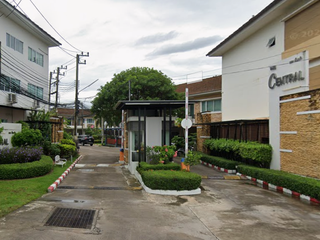 The Central 1 Sriracha
