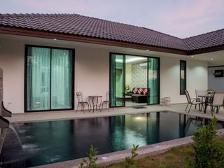 Mil Pool Villas