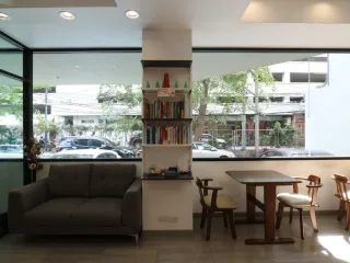 Aree Corner