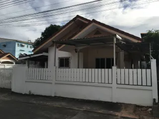Pariya Sriracha