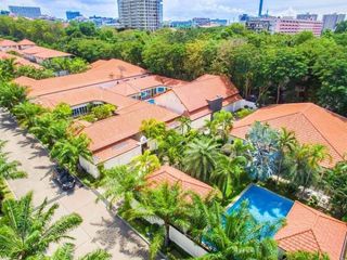 For rent 5 Beds villa in Pratumnak, Pattaya