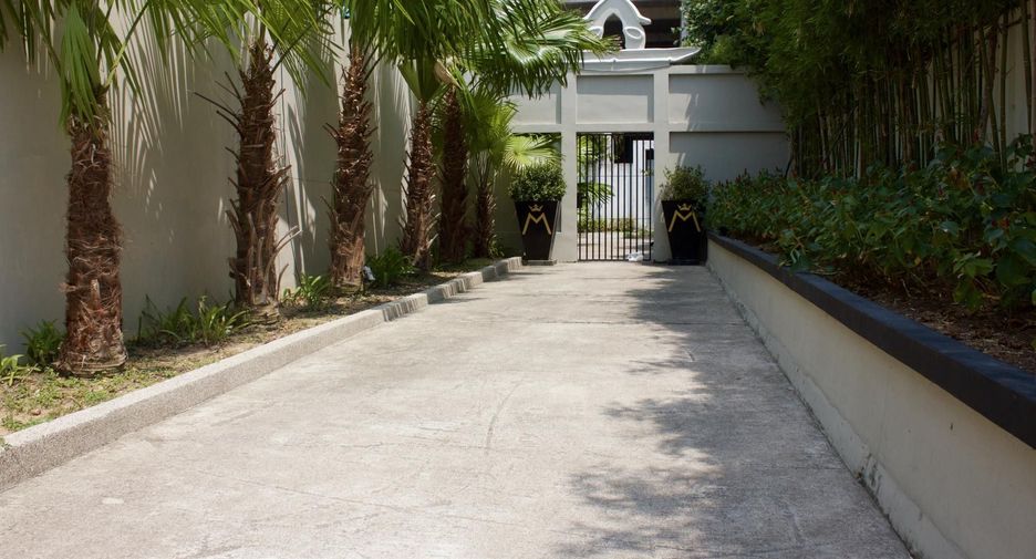 Majestic Residence