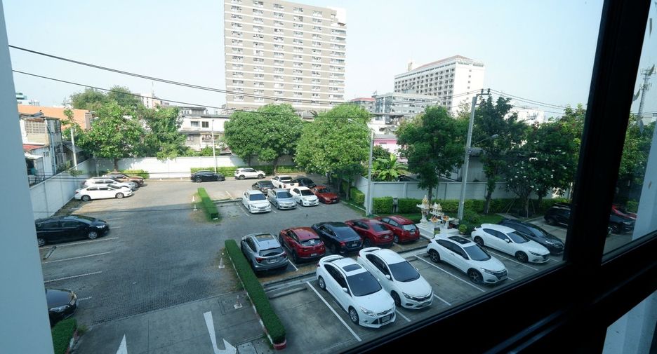 Metro Sky Ratchada