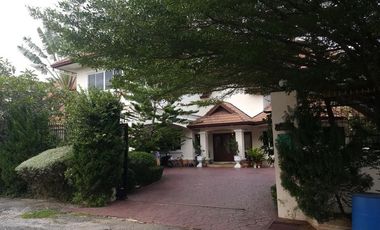 Lakeside court