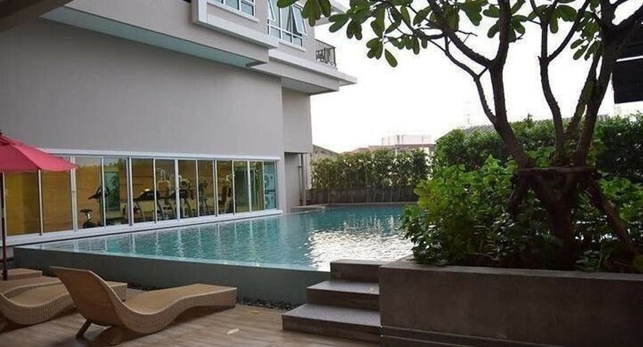 Motif Condo