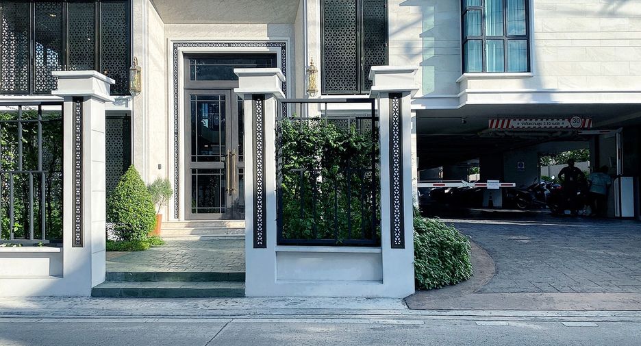 The CUBE Urban Sathorn – Chan