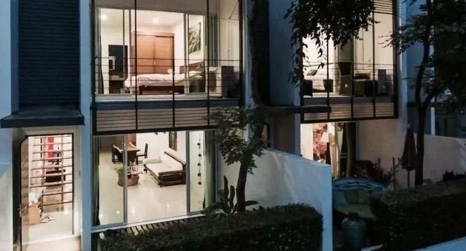 The Pool Residence