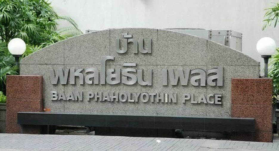 Phaholyothin Place