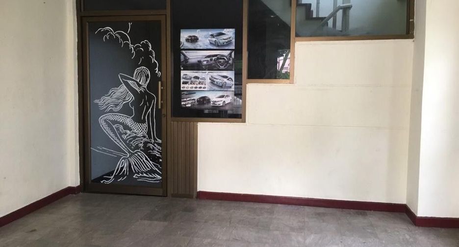 Mu Ban Lumphini Bang Bua Thong