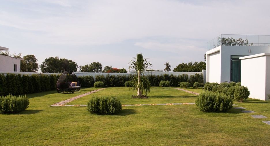 Palm Lakeside Village
