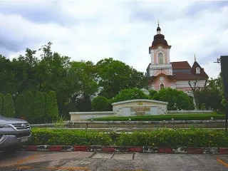 BAAN KLANG MUANG LUZERN SUKHUMVIT