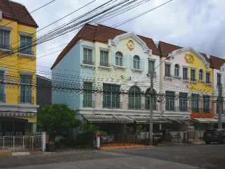 BAAN KLANG MUANG LUZERN SUKHUMVIT
