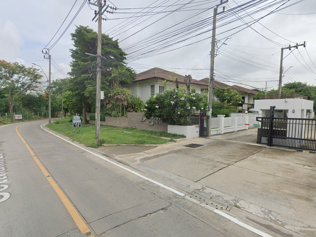 Chom Phloen Ville