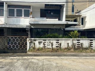 Phahonyothin Golf Village