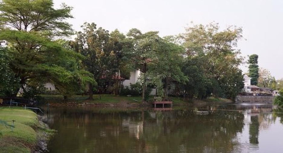 Lakeside Villa 2
