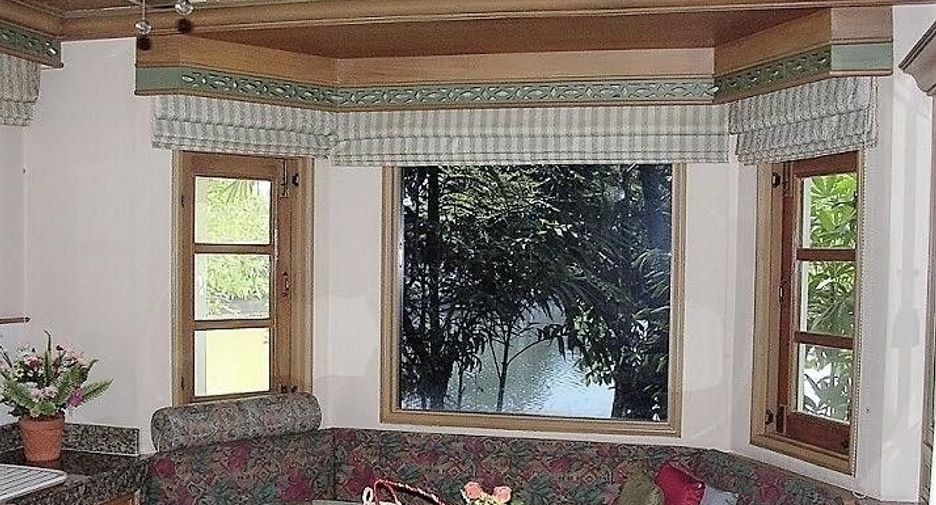 Lakeside Villa 2